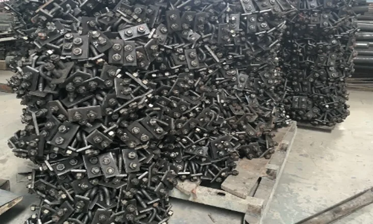 Cóc nối lồng thép thật — bu lông chữ U, bản mã và đai ốc, đóng kiện tại xưởng vattu