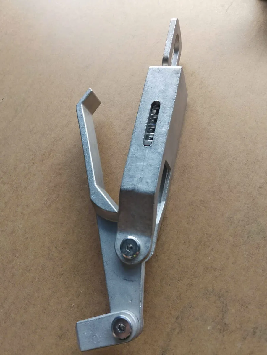 Chất liệu khóa tôm xe tải: inox 201, 304, 430 hay sắt mạ kẽm loại nào tốt nhất?